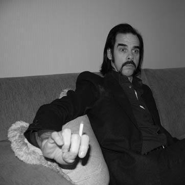 nikc_cave_sillon_cigarro_bigote