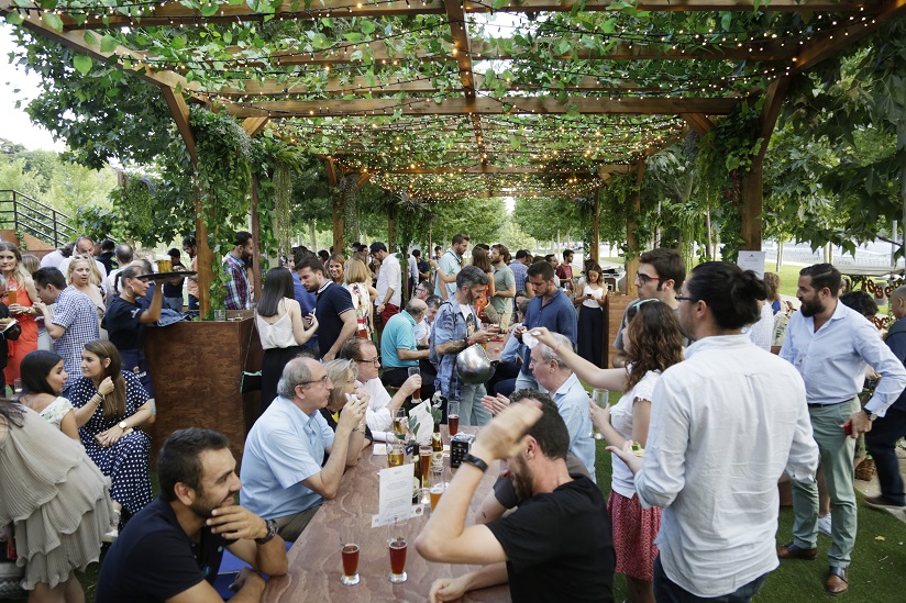 paulaner biergarten en Madrid Río durante el verano