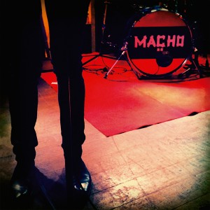 Macho presentan disco en Julio en Madrid y en Junio en Barcelona.