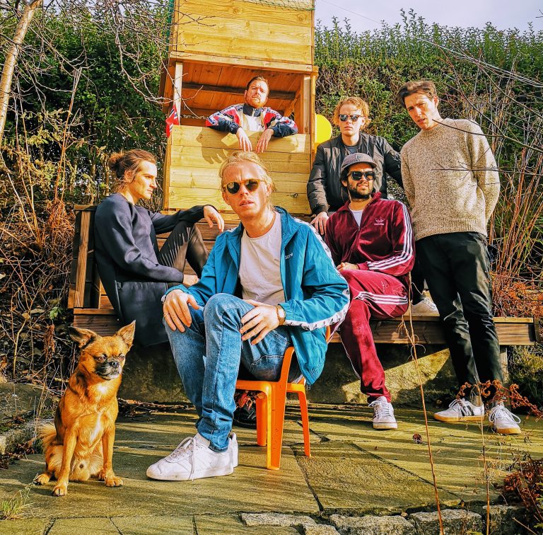 Entrevistamos a Kakkmadafakka : "La música house de los 90, la música pop de los 90 y en general la música de Bergen han nutrido este nuevo disco"