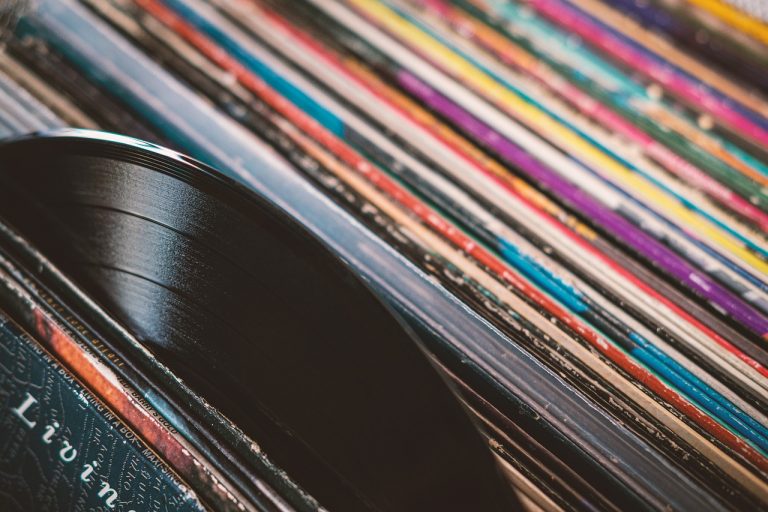records-4725349_1280